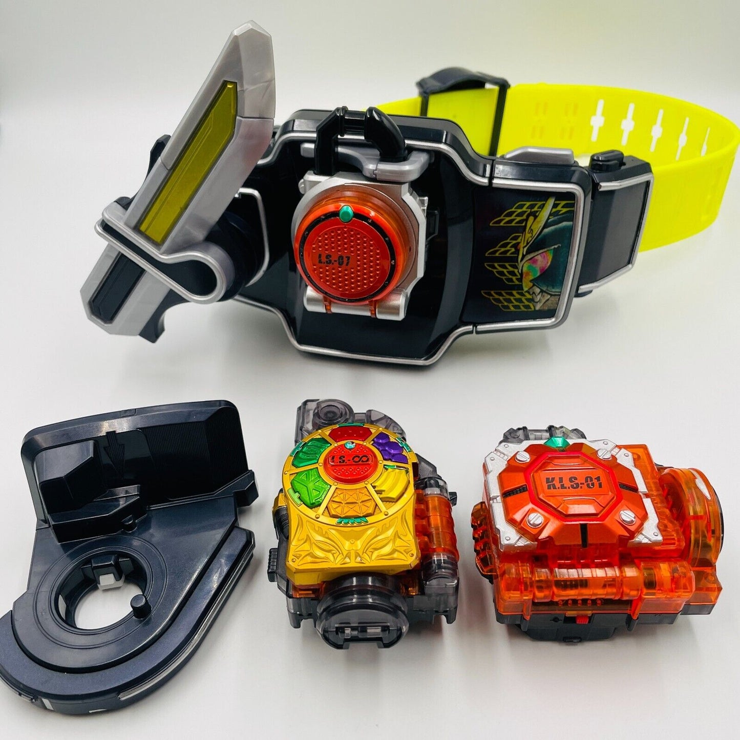 Kamen Rider Gaim DX Sengoku Driver & DX Kiwami Lock Seed Set Bandai
