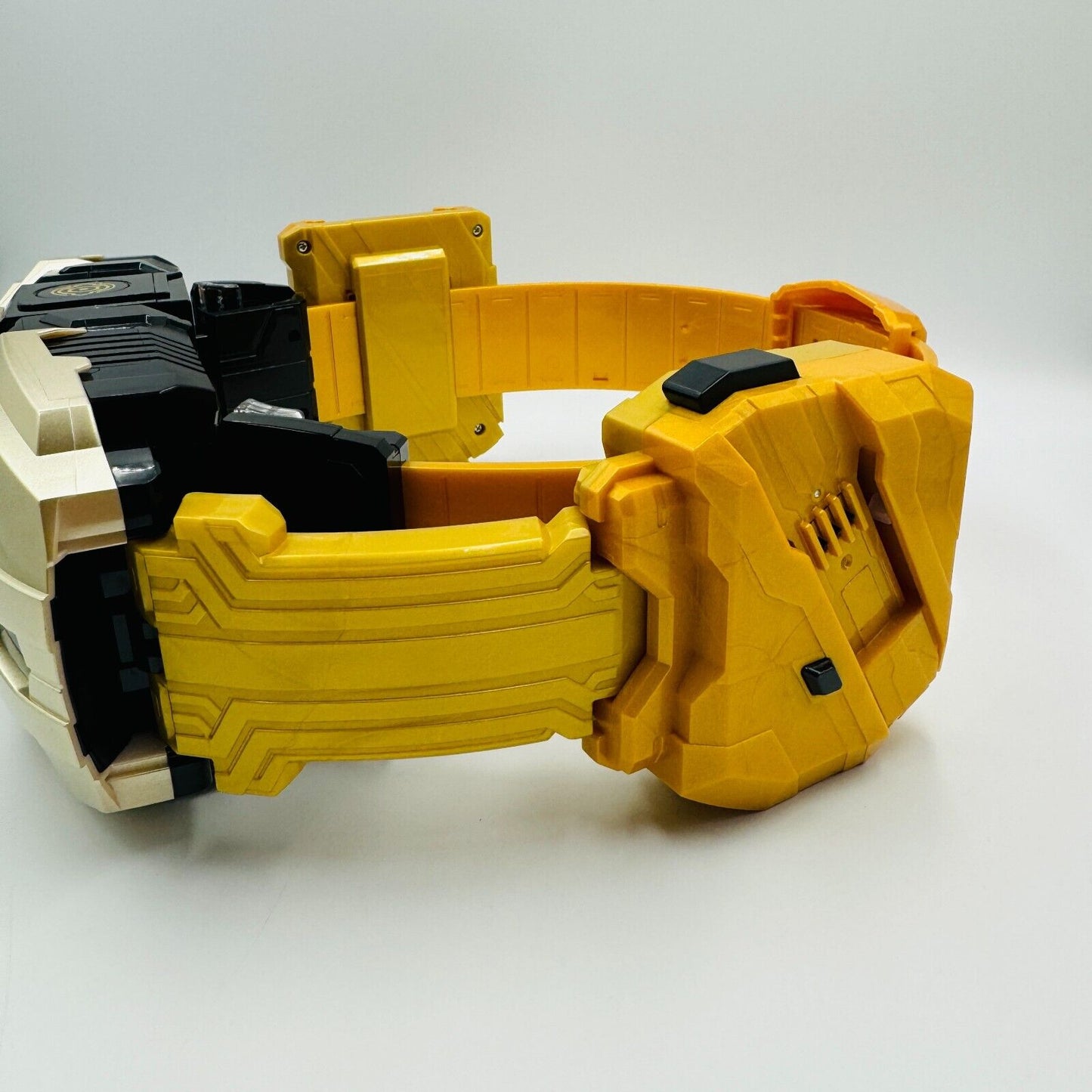 Kamen Rider Geats DX Zillion Driver Belt Bandai